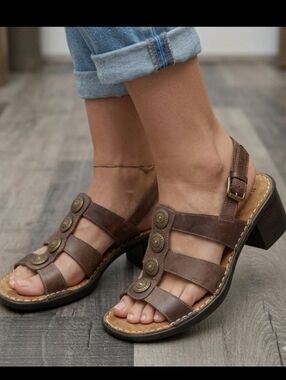 Naturalizer Glatva Brown Leather Studs  Gladiator Strappy Block Low Heel Sandals